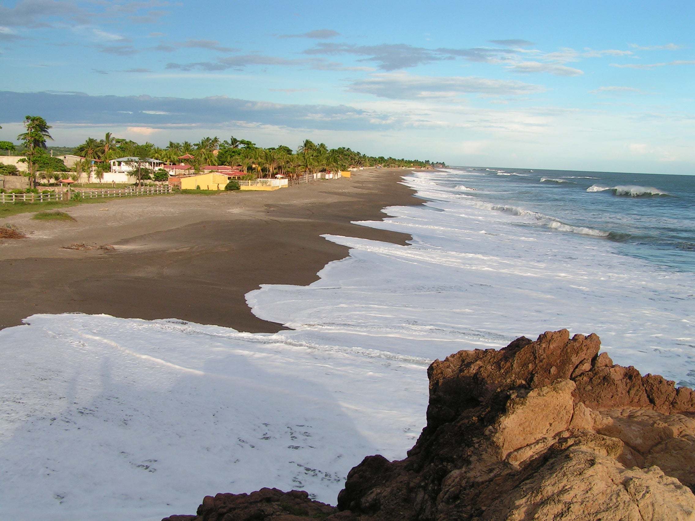 De una playa nicaragüense; de narices y echarle narices; de la sidra El Gaitero; de Nona Fernández y Miqui Otero. Y nuestro clásico “Bonus Track”: 4 libros, 4.