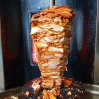Cálamo: de kebabs, hacienda, fútbol y poder municipal. Y nuestro clásico “bonus track”: 8 libros, 8.